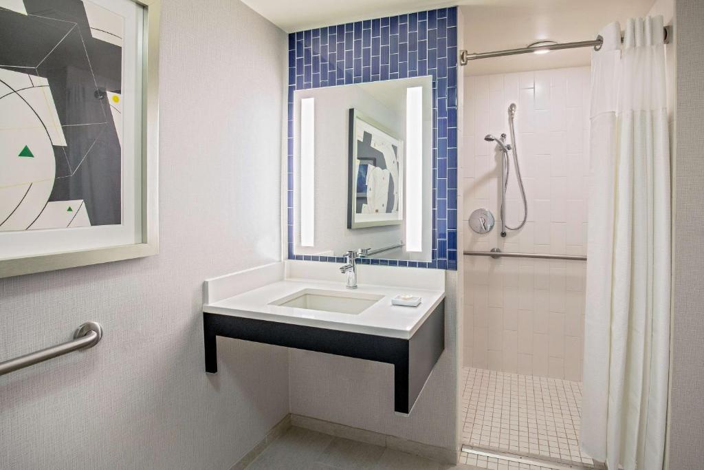 The Royal Sonesta Boston - Quadruple Room