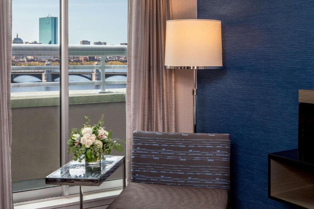 The Royal Sonesta Boston - King Room With Balcony And River View