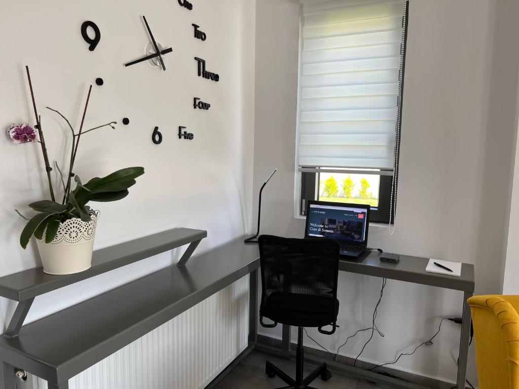 Telewizja i/lub zestaw kina domowego w obiekcie Casa di Somnia Luxury Residence