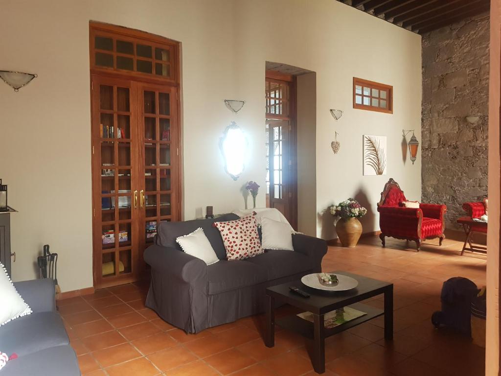 A seating area at Casa La Dama de Arucas