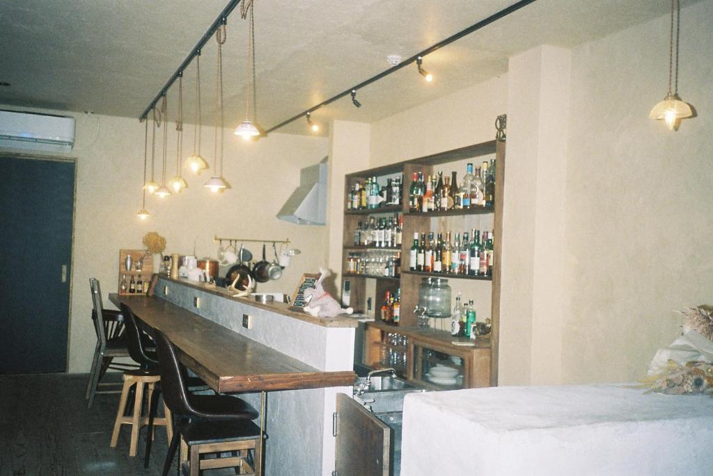 Lounge nebo bar v ubytování ゲストハウスよるよなか