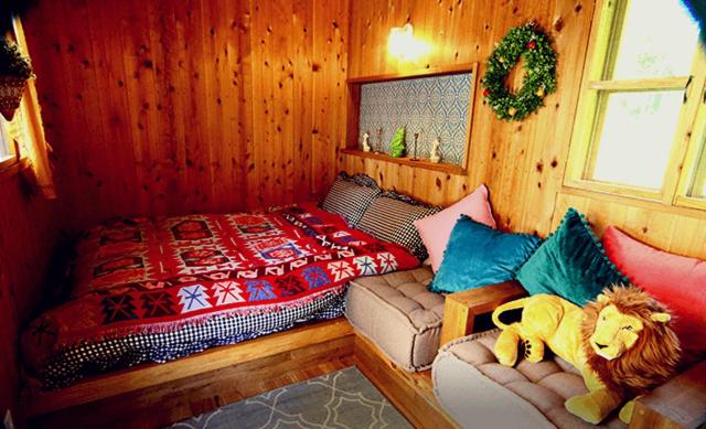Posezení v ubytování First Class Backpackers Inn - FBI AWAJI