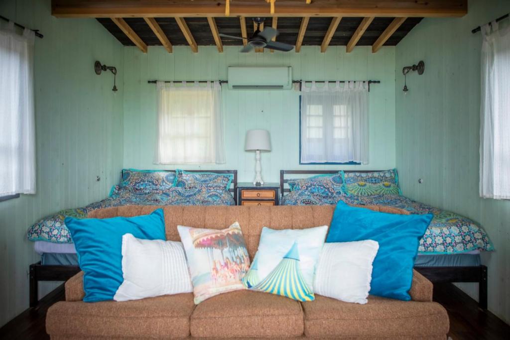 Posezení v ubytování First Class Backpackers Inn - FBI AWAJI