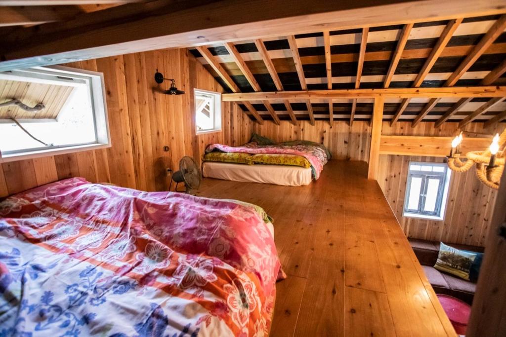 Postel nebo postele na pokoji v ubytování First Class Backpackers Inn - FBI AWAJI