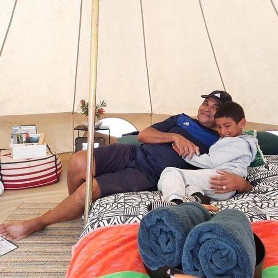 Postel nebo postele na pokoji v ubytování Iluka Retreat Glamping Village