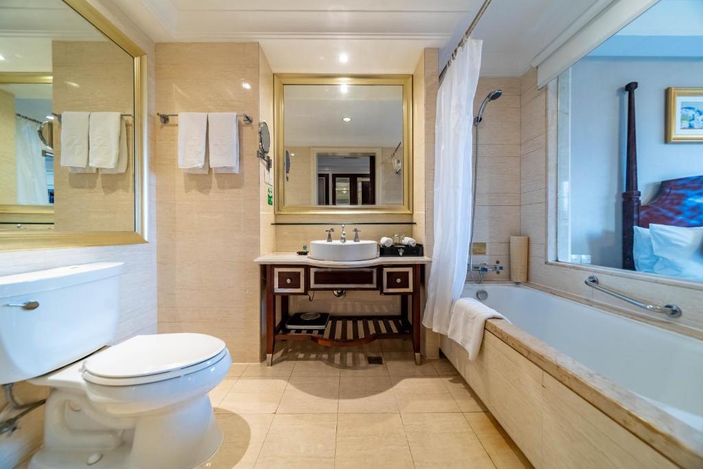 Koupelna v ubytování Ramada Yichang Hotel