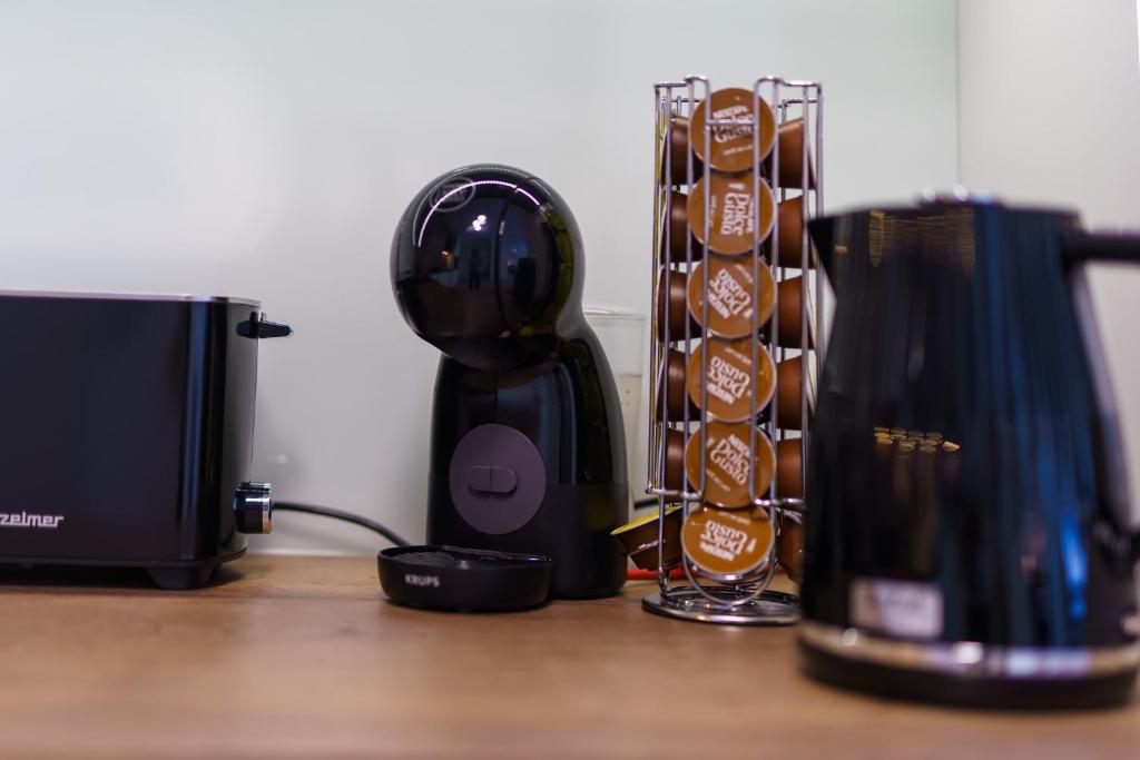 Příslušenství pro přípravu čaje a kávy v ubytování Apartamenty Adyl Platany