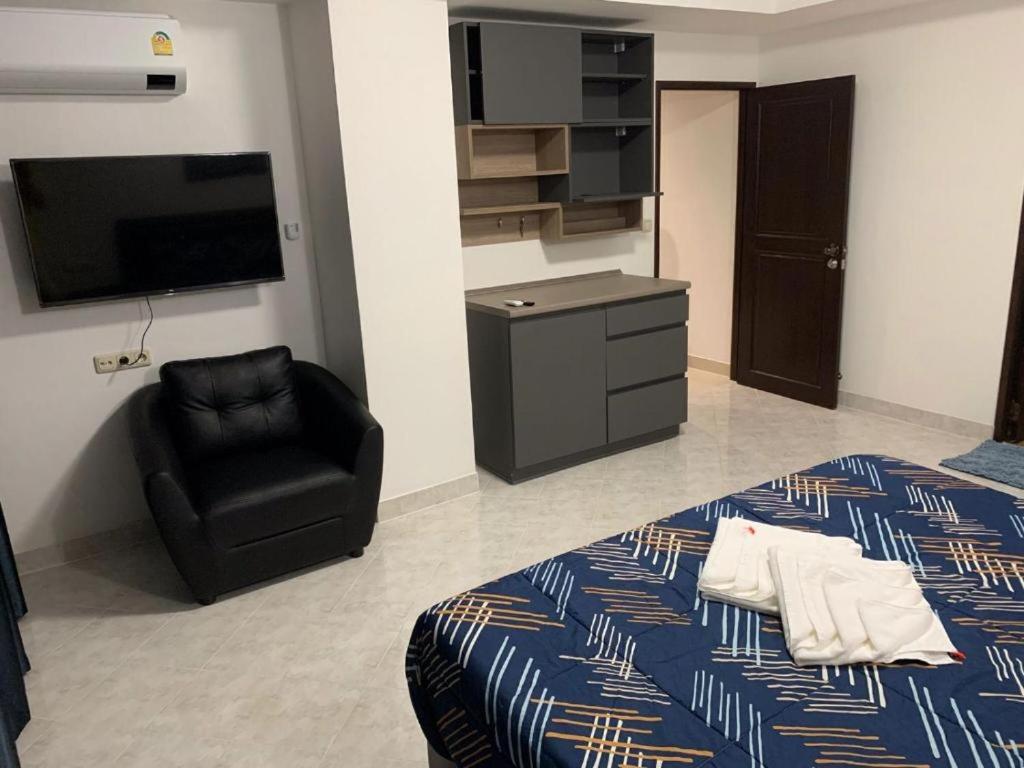 Postel nebo postele na pokoji v ubytování Beverly Hills Villa Patong