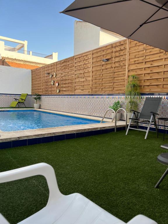 Bazén v ubytování casa grande en Córdoba, pueblo de la Victoria , 6 dormitorios nebo v jeho okolí