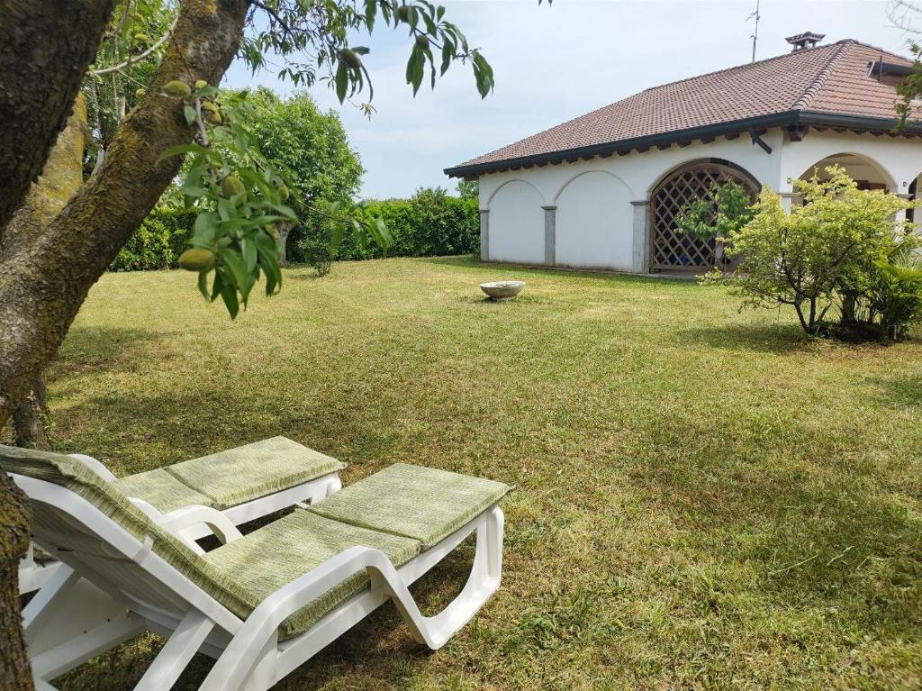 Vonkajšia záhrada v ubytovaní Villa-Giardino "Le None"