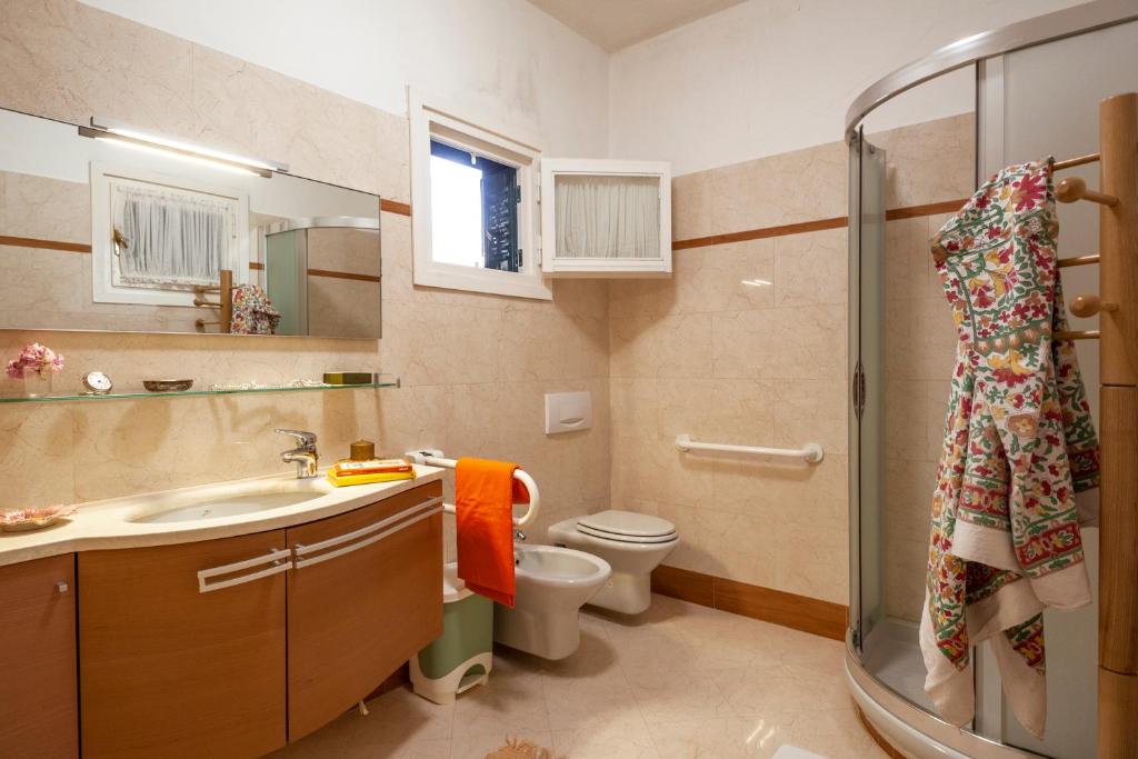 A bathroom at Orizzonti blu! In villaggio esclusivo con terrazza