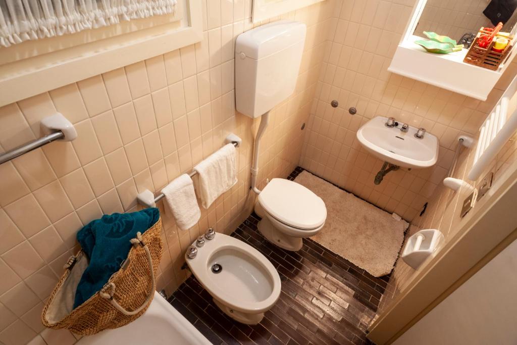 A bathroom at Orizzonti blu! In villaggio esclusivo con terrazza