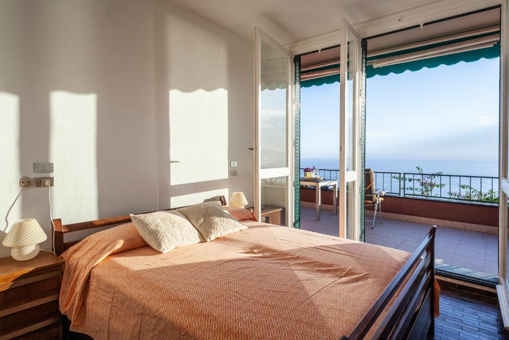 A bed or beds in a room at Orizzonti blu! In villaggio esclusivo con terrazza
