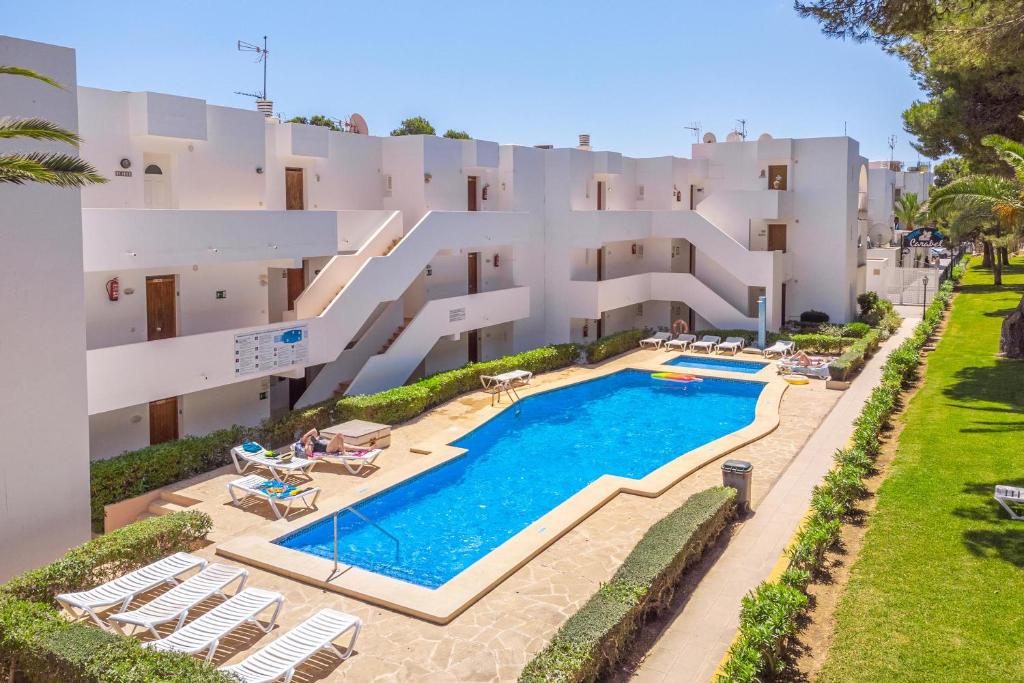 Bazén v ubytování Apartamentos Ferrera Pins nebo v jeho okolí