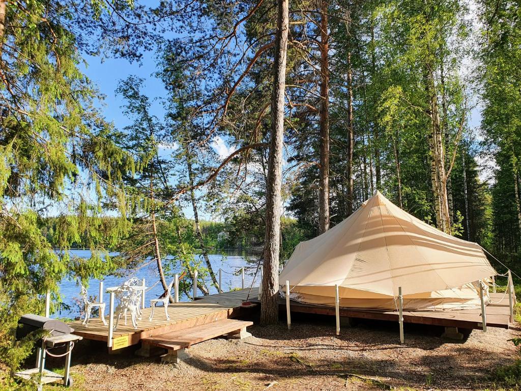 Booking.com: Zelt-Lodge Luksusteltta omalla uimarannalla , Jyväskylä,  Finnland - 45 Gästebewertungen . Buchen Sie jetzt Ihr Hotel!