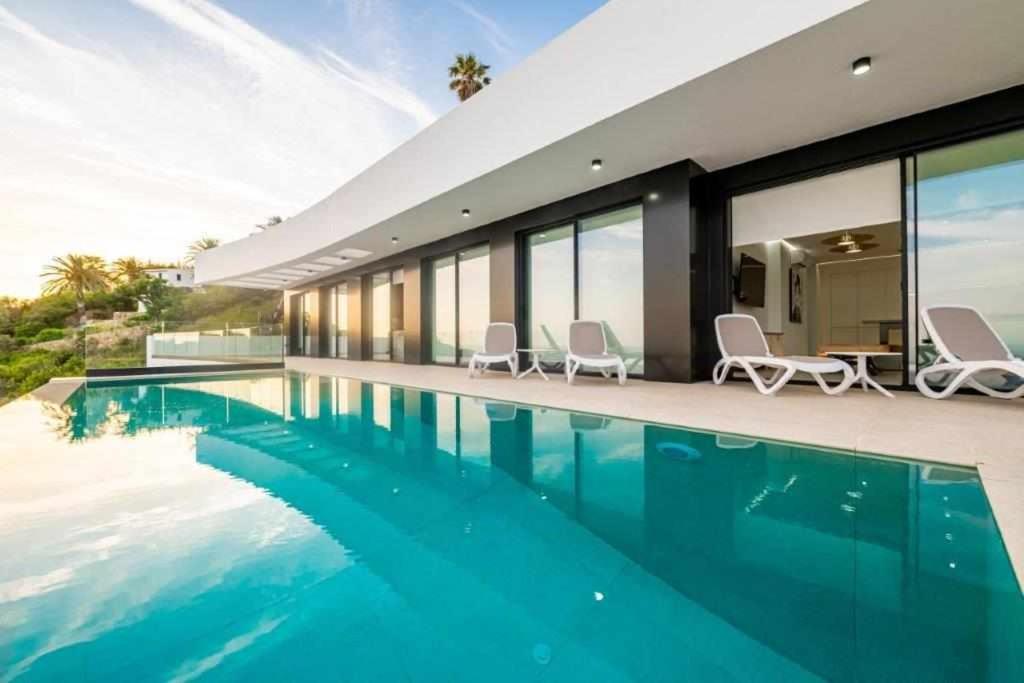 an image of a house with a swimming pool at Villa El Buzo in Zahara de los Atunes