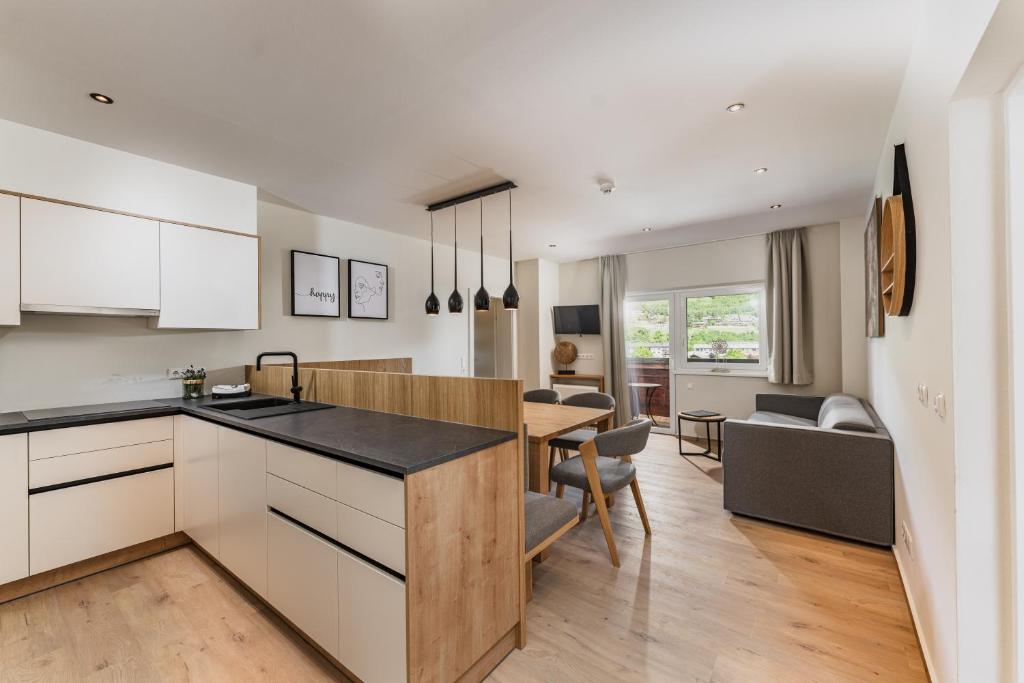 Kuchyň nebo kuchyňský kout v ubytování ''die Bergerin'' | Appartements Schladming