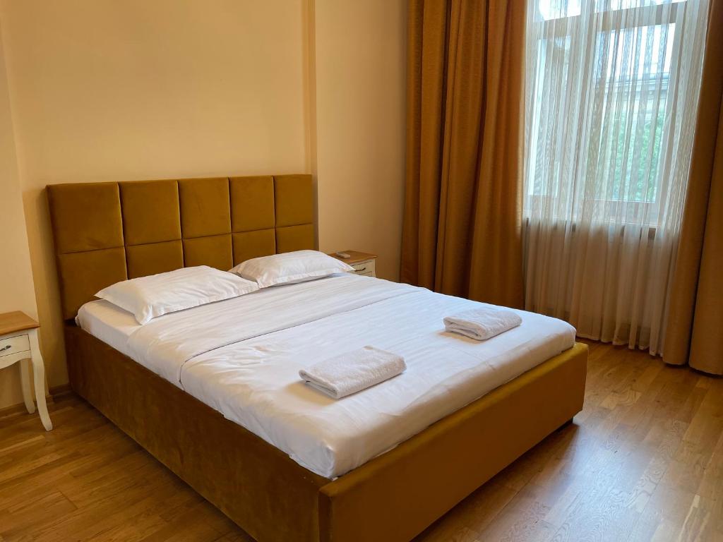 Кровать или кровати в номере Avangard on Qn Romana St 26 Apart