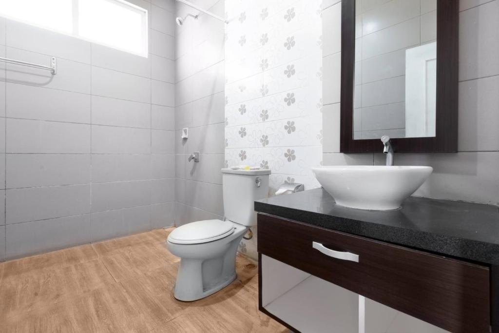 Dewi Sinta Hotel and Restaurant - Large Double Room