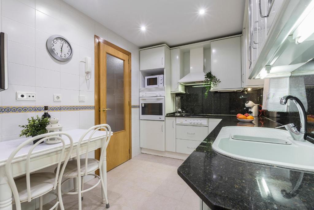 Kuchyň nebo kuchyňský kout v ubytování Avenida Playa 3 Rooms 2 baños