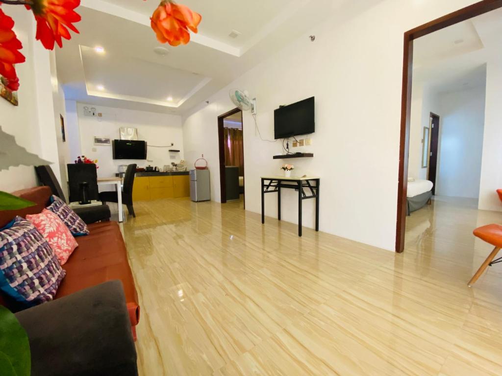 TV a/nebo společenská místnost v ubytování Mirage Suites de Boracay