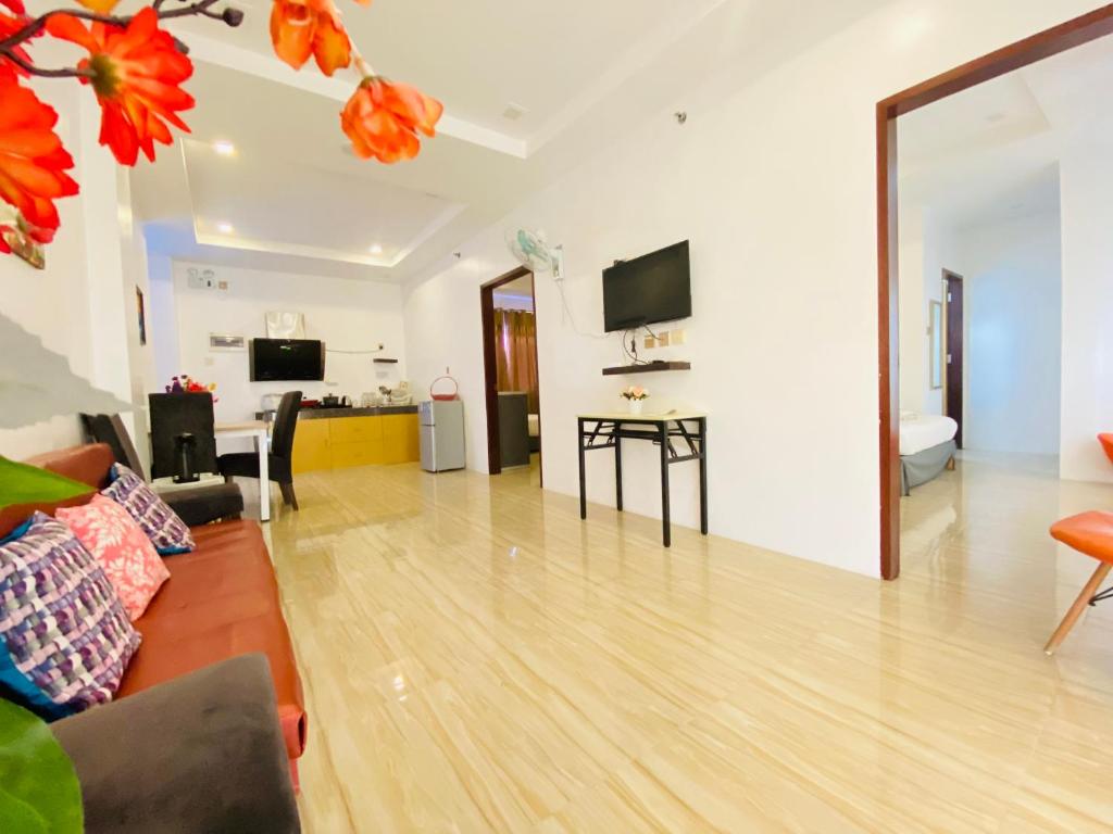 TV a/nebo společenská místnost v ubytování Mirage Suites de Boracay