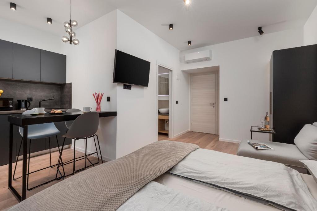 Posteľ alebo postele v izbe v ubytovaní Deluxe Apartments ''In the Center''