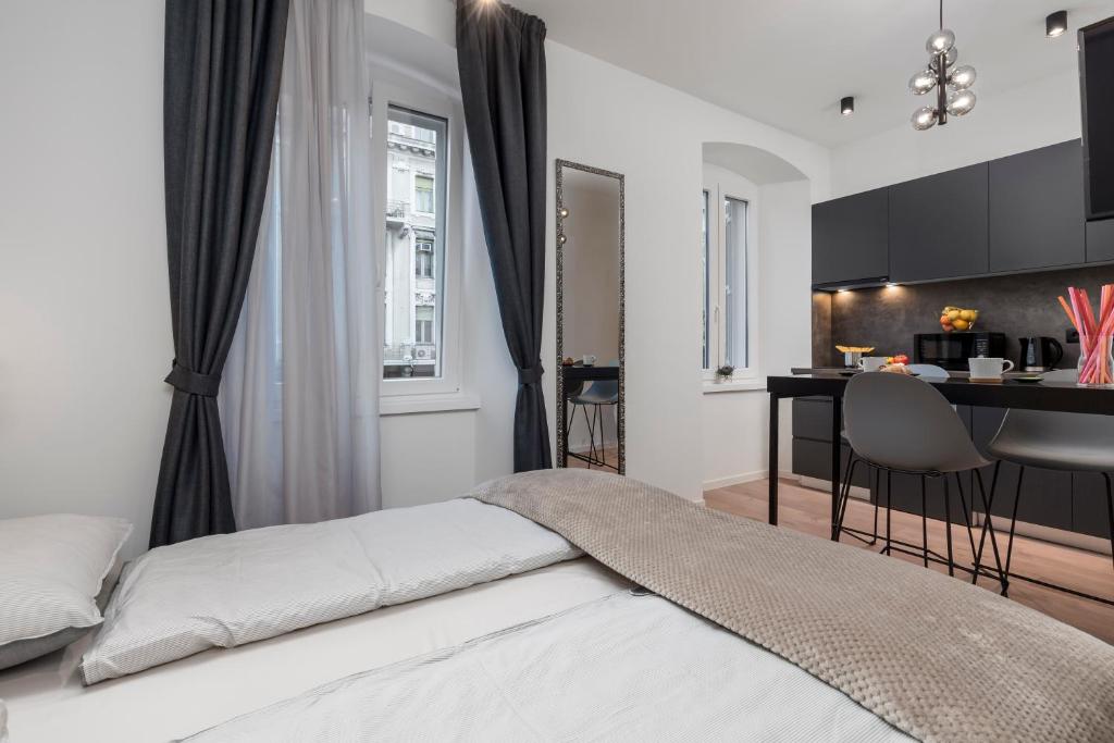 Posteľ alebo postele v izbe v ubytovaní Deluxe Apartments ''In the Center''