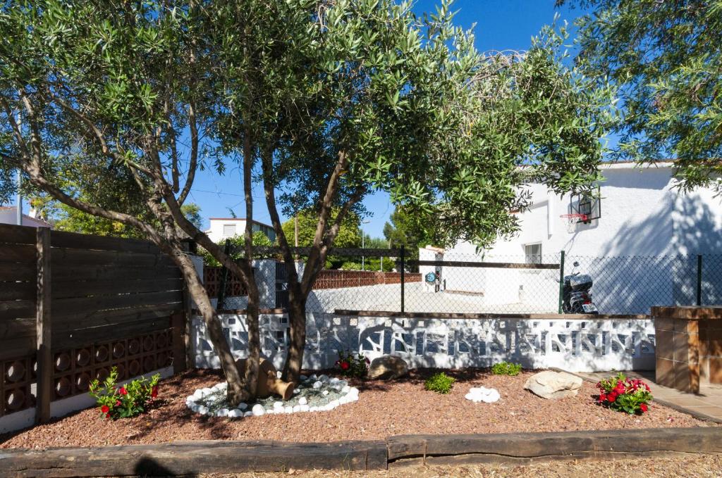 Vonkajšia záhrada v ubytovaní 1215 BAIX CAMP casa con jardin - Apivend Immo