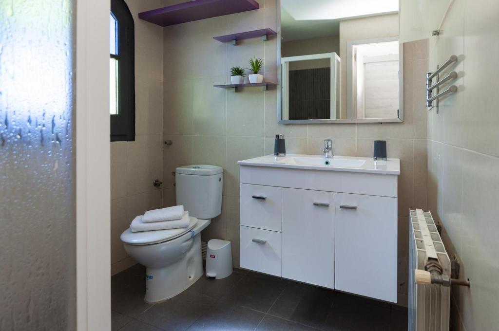 Kúpeľňa v ubytovaní 1215 BAIX CAMP casa con jardin - Apivend Immo