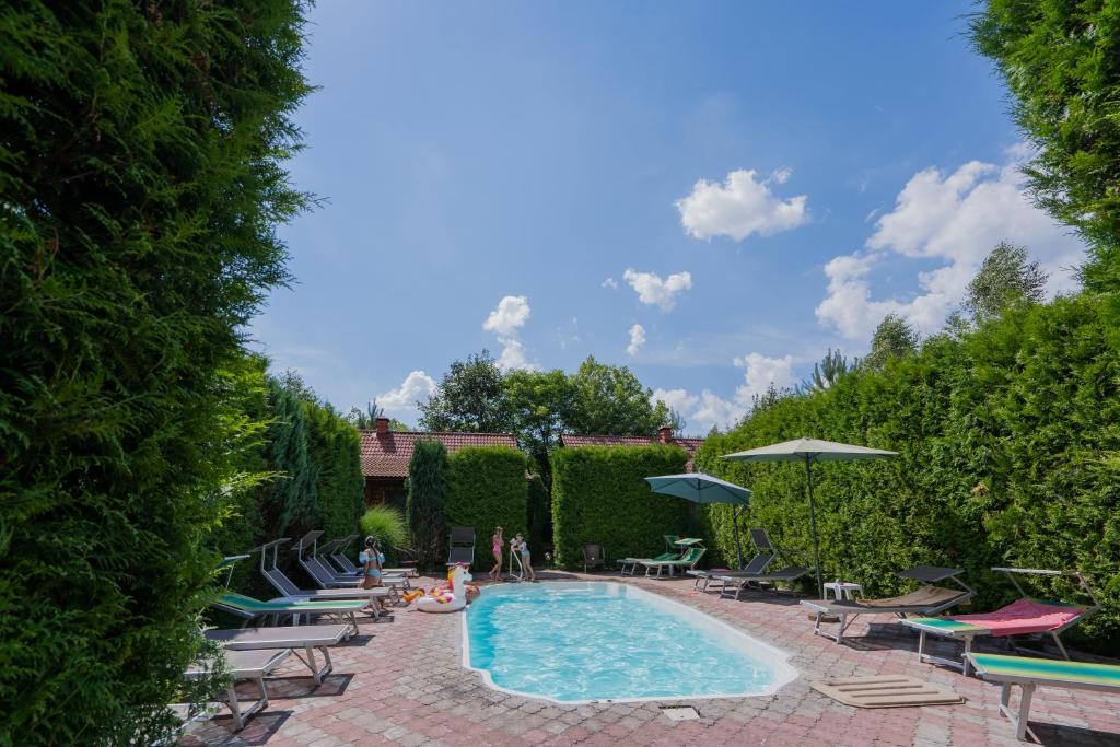 Bazén v ubytování Villa Garden Hotel nebo v jeho okolí