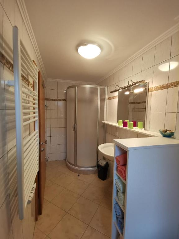A kitchen or kitchenette at Ferienwohnung Maierhofer