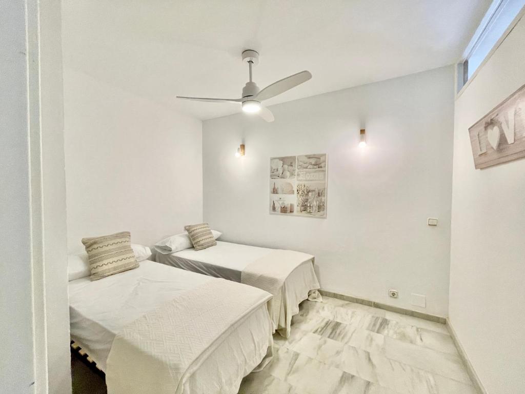 Posteľ alebo postele v izbe v ubytovaní Golden Beach La Palma - EaW Homes