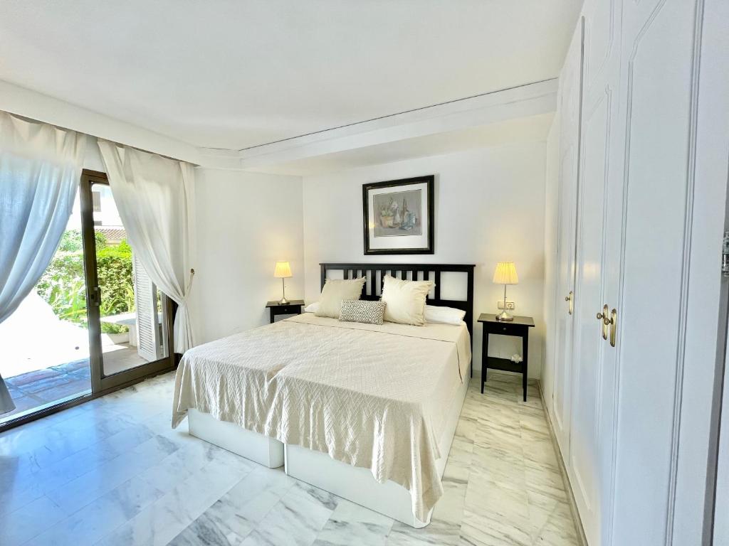 Posteľ alebo postele v izbe v ubytovaní Golden Beach La Palma - EaW Homes