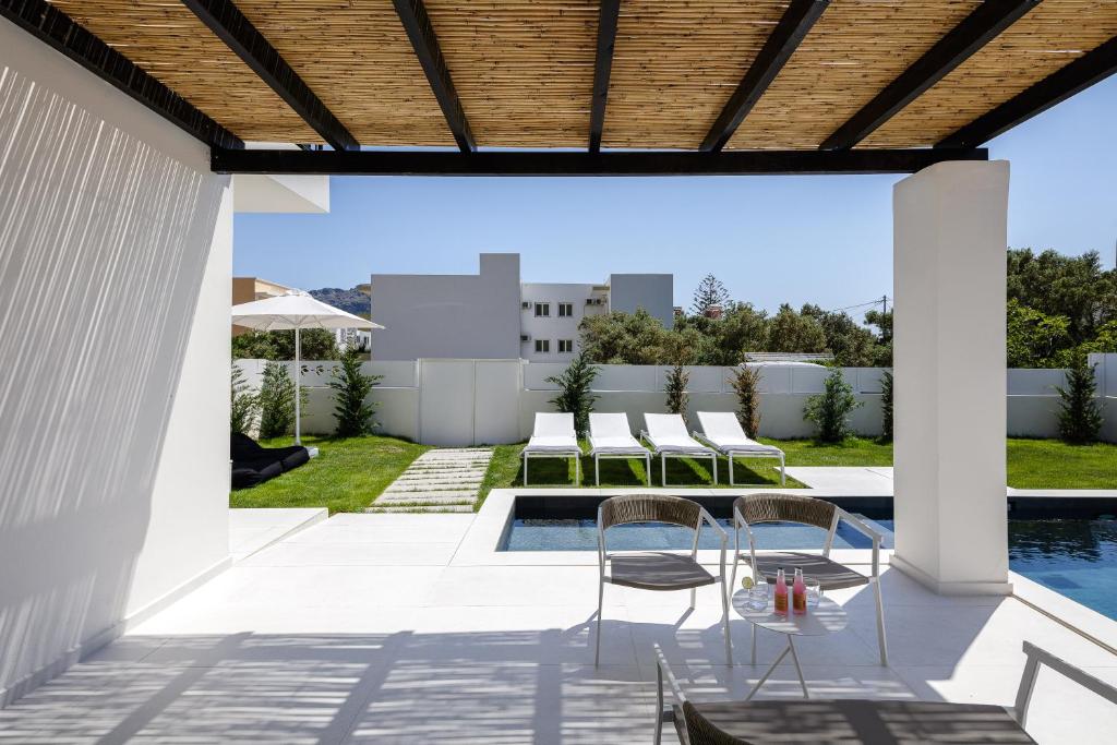 Bazén v ubytovaní Family villa Casa Filo Rosso with Private Pool , 200m to the beach alebo v jeho blízkosti