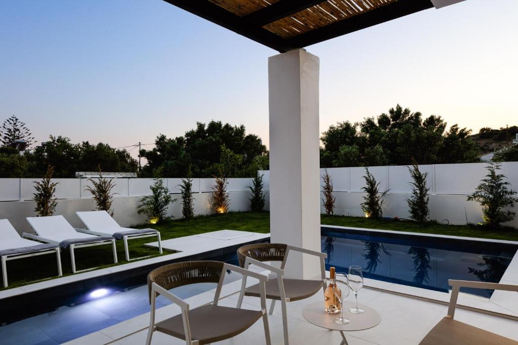 Bazén v ubytovaní Family villa Casa Filo Rosso with Private Pool , 200m to the beach alebo v jeho blízkosti