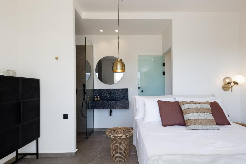 Posteľ alebo postele v izbe v ubytovaní Family villa Casa Filo Rosso with Private Pool , 200m to the beach