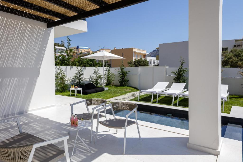 Balkón alebo terasa v ubytovaní Family villa Casa Filo Rosso with Private Pool , 200m to the beach