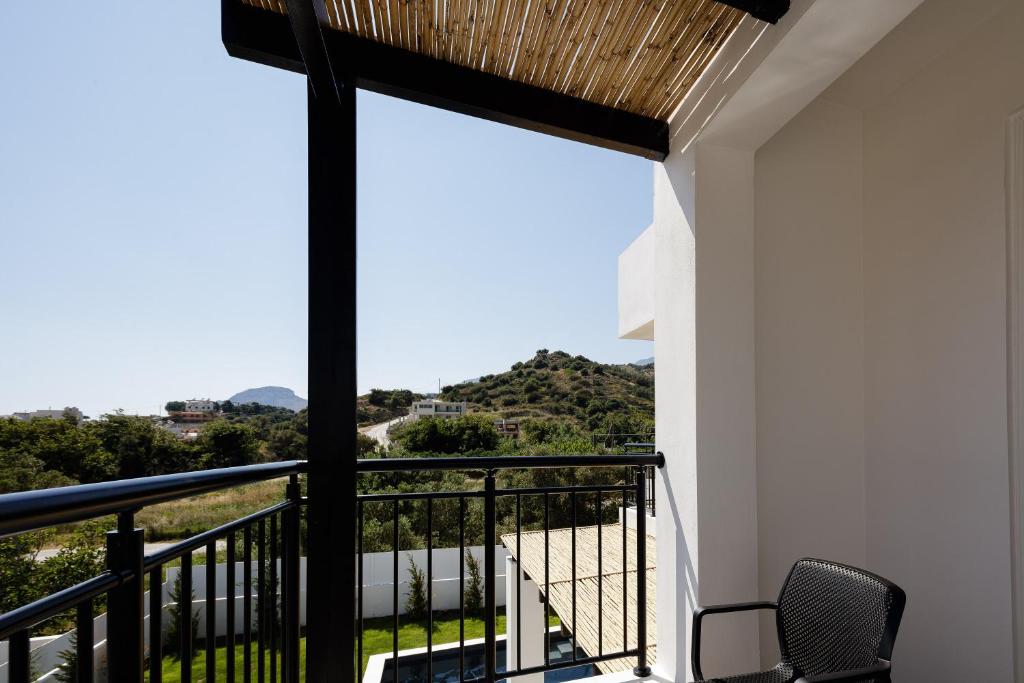 Balkón alebo terasa v ubytovaní Family villa Casa Filo Rosso with Private Pool , 200m to the beach