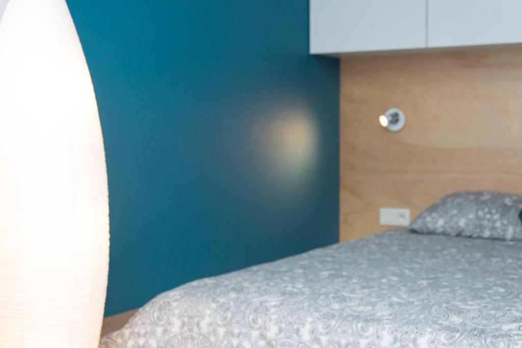 Posteľ alebo postele v izbe v ubytovaní Main Trainstation one bedroom AC p4you pl