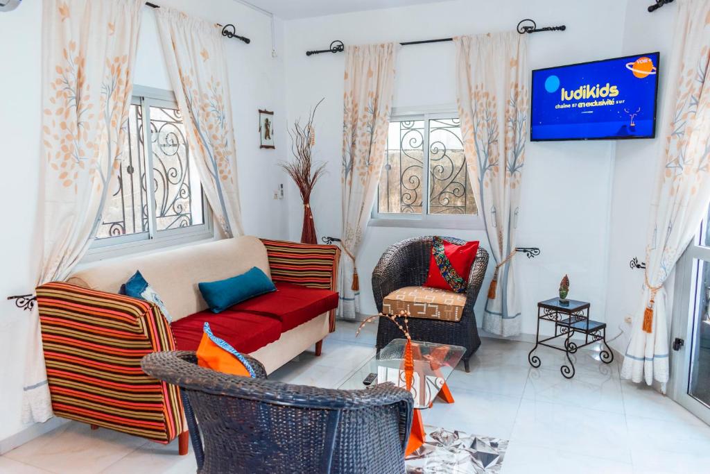 a living room with a couch and two chairs at MOOKSQUARE NS SPOT in Douala