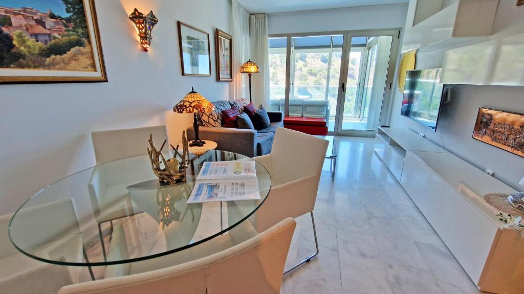 Apartamento soleado con terraza privada, Benidorm – Updated ...