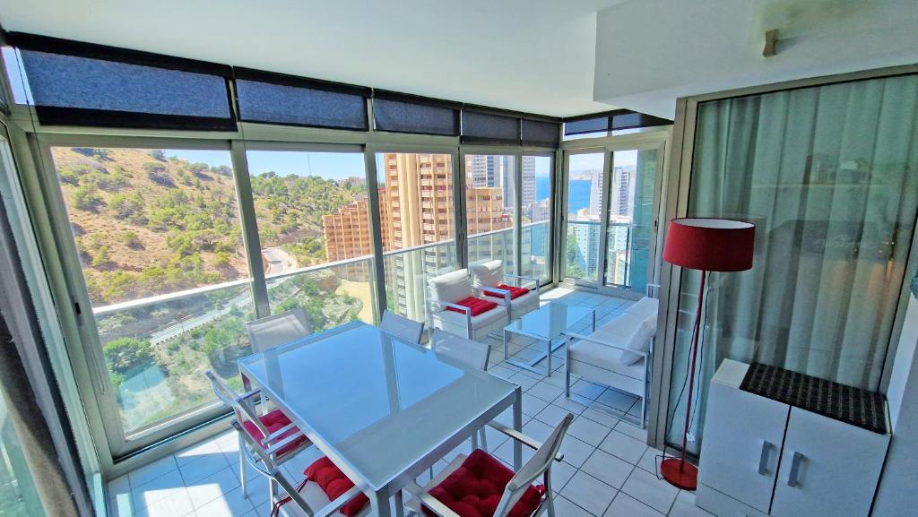 Apartamento soleado con terraza privada, Benidorm – Updated ...