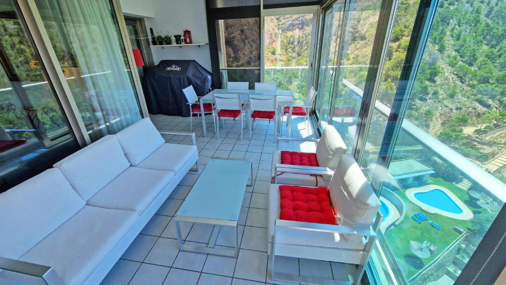 Apartamento soleado con terraza privada, Benidorm – Updated ...