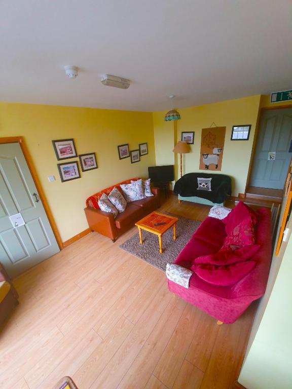 Posezení v ubytování Slane Farm Hostel, Cottages and Camping