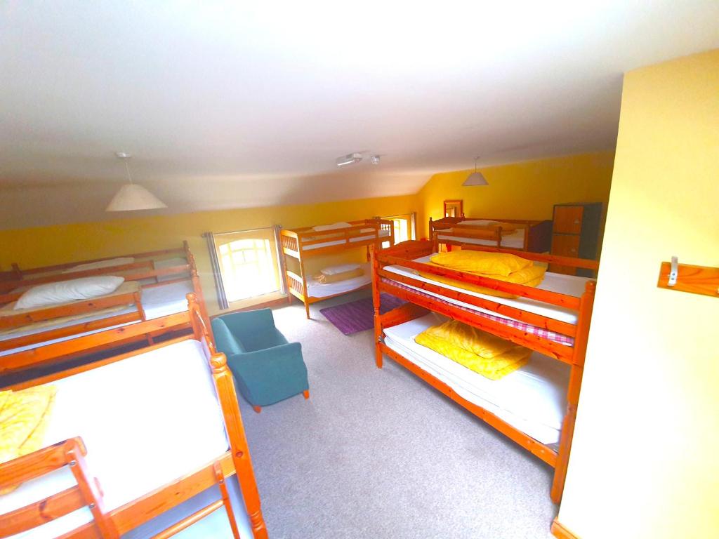 Postel nebo postele na pokoji v ubytování Slane Farm Hostel, Cottages and Camping