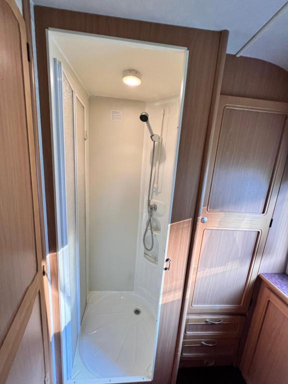 Koupelna v ubytování Apusenia Caravan Escape Padiș - Glăvoi