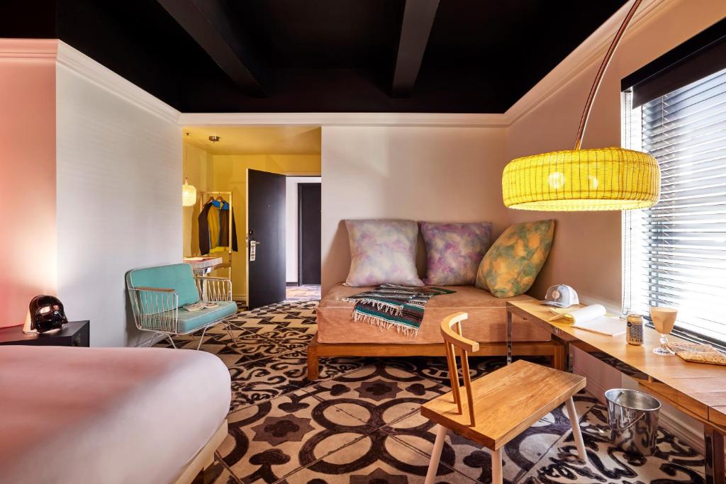 Mama Shelter LA Hollywood - Large Mama Room With City View