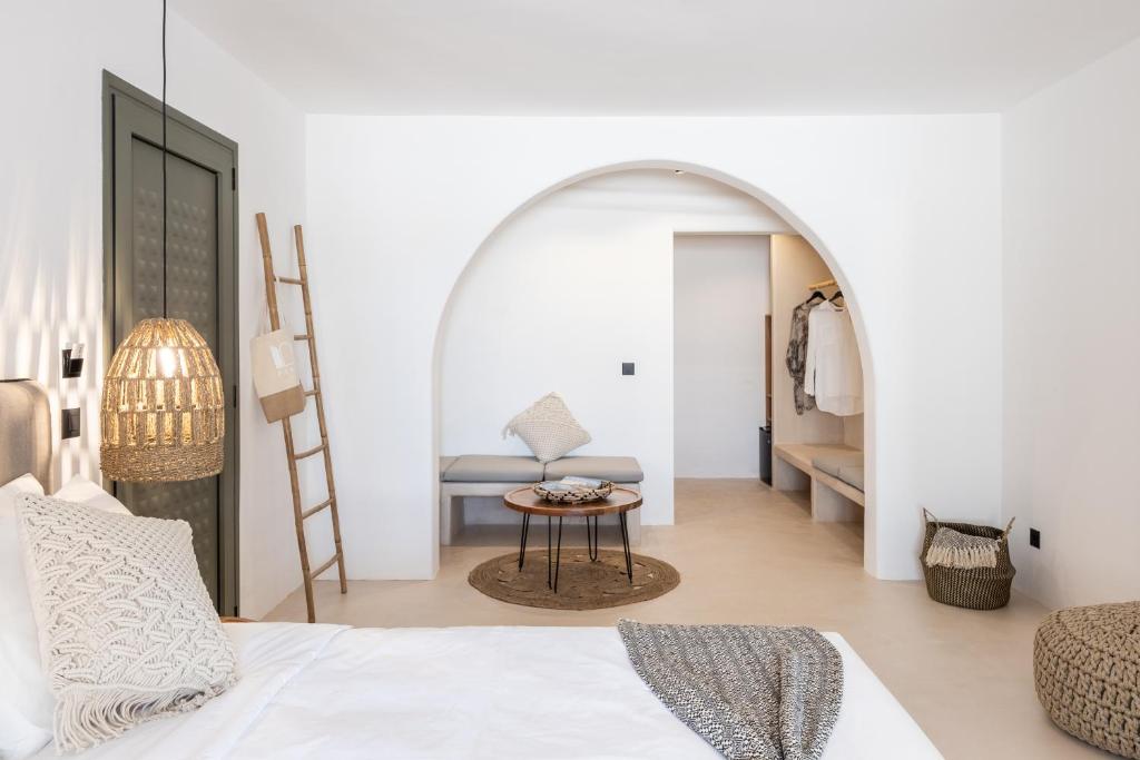 Postel nebo postele na pokoji v ubytování PAREA Paros - Adults Only
