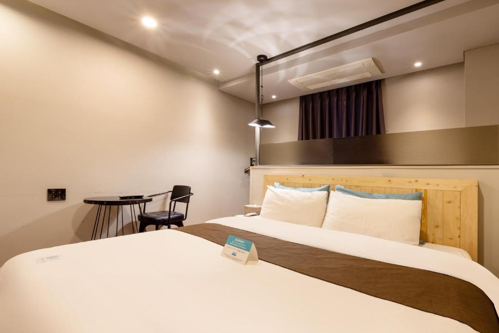Postel nebo postele na pokoji v ubytování Sorgente Business Hotel